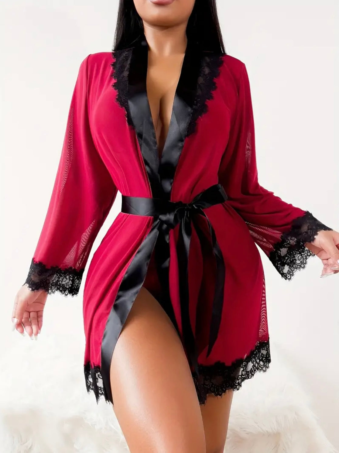 Crimson Elegance - Verführerischer Satin-Kimono