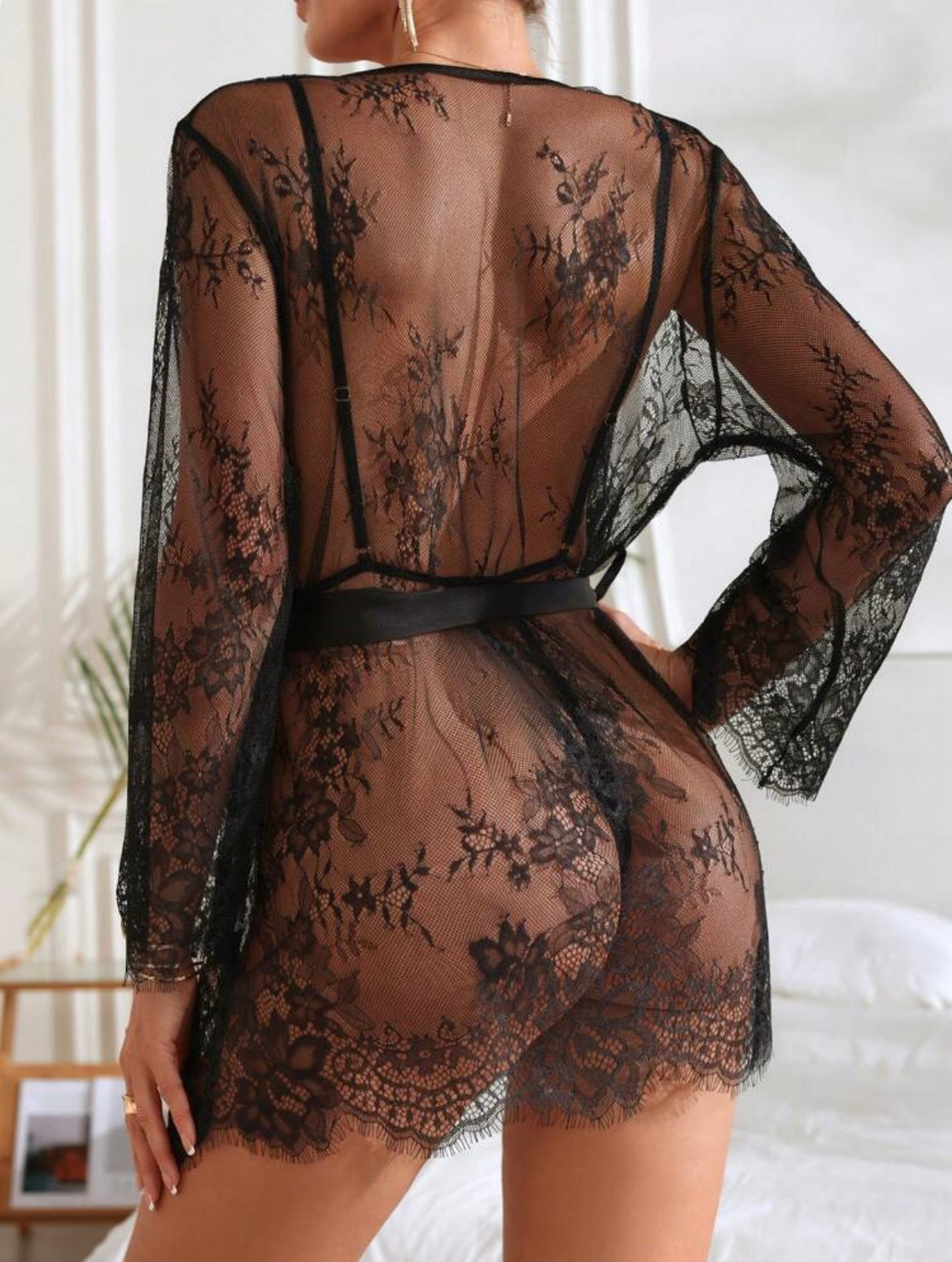 Midnight Lace - Verführerischer Bodysuit mit Spitzenapplikation